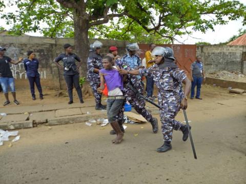 Sierra Leone police bundling opposition APC supporters from their party hq