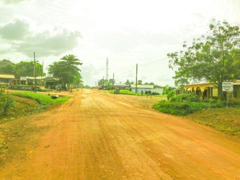 A major street in Mogbwemo, one of the two largest towns in Rutile