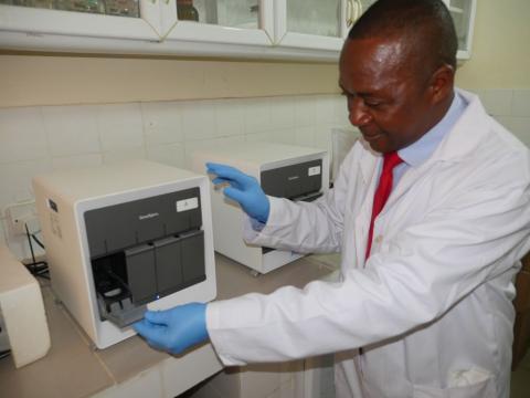 A technician at Lakkah Hospital demonstrate the use of GeneXpert