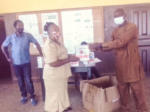 Focus 1000 staff and DMO rep during d donation