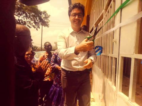 Guiseppe Pagione of EU cut the symbolic ribbon at the Education office in Kenema