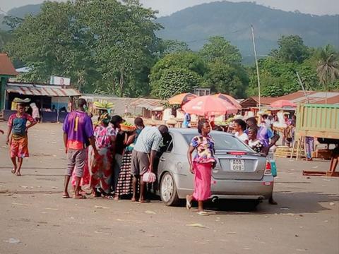 Moyamba Junction links the Southern Region to the rest of Sierra Leone. Vendors, disregarding social distancing and mask-wearing, approach potential buyers to sell their produce.jpg