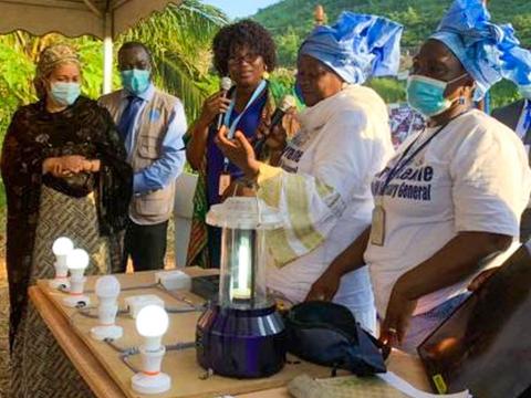 Nancy Kanu, Chief Solar Engineer, talks to UN Deputy SG Mohamed