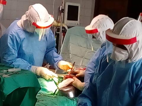 The medics carrying out the surgery
