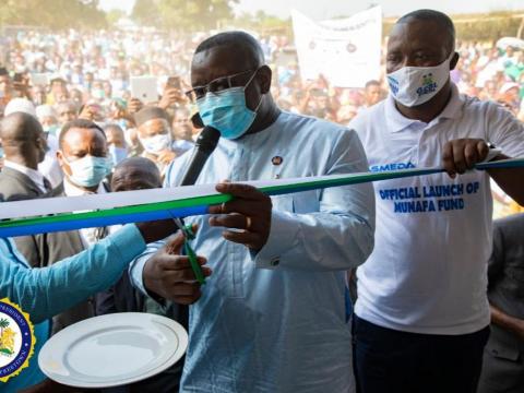 President Bio cutting the ribon on the new Magbass School