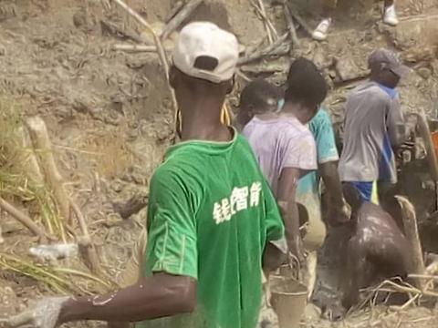 Sierra Leoneans working in a mine in Liberia