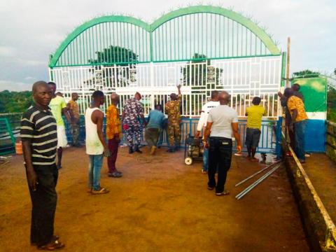 The border gate on the Sierra Leone side