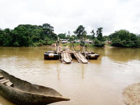 The rickety ferry that links Rutile to Matru